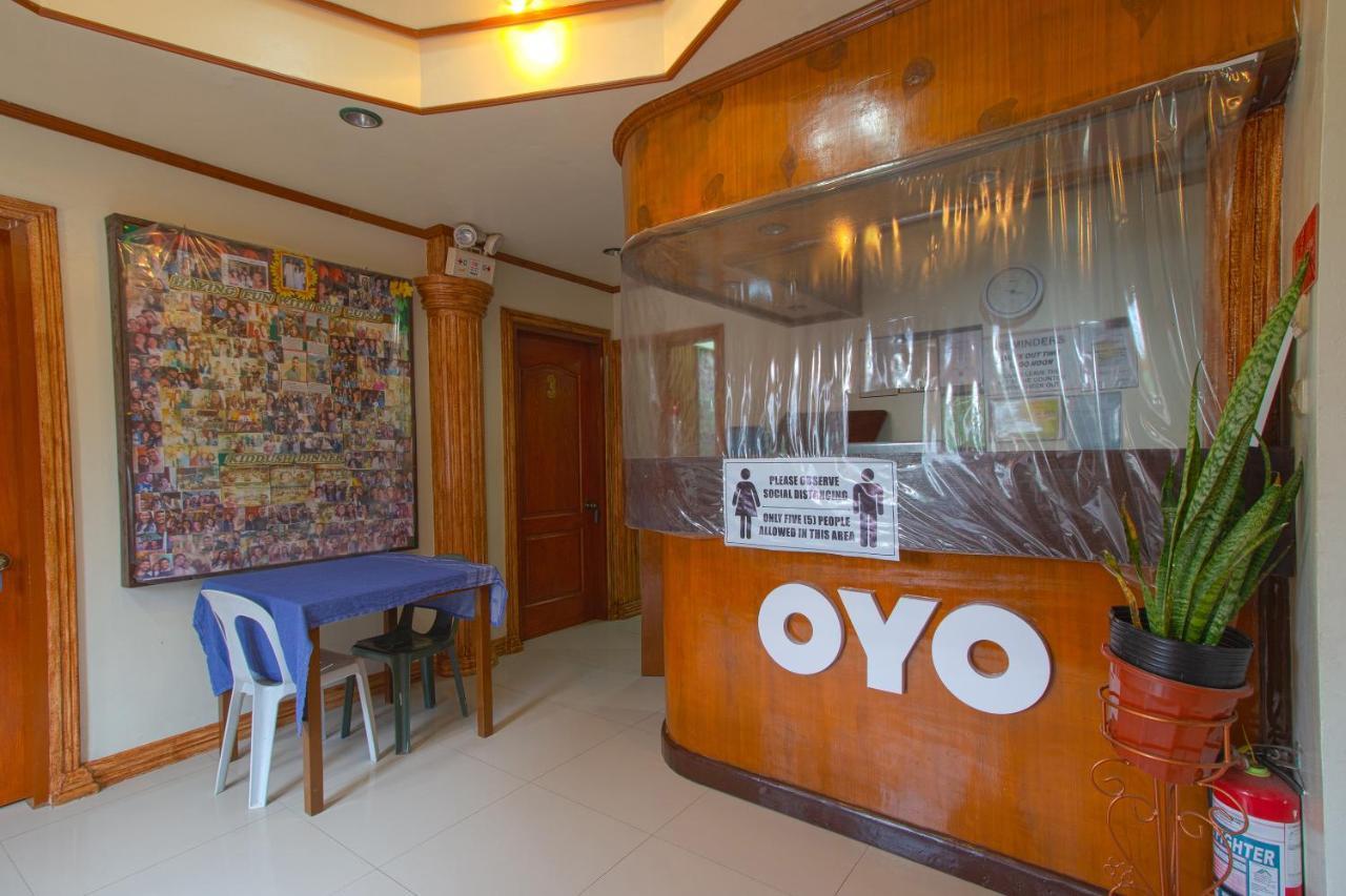 Oyo 788 Lisa'S Guesthouse Moalboal Esterno foto