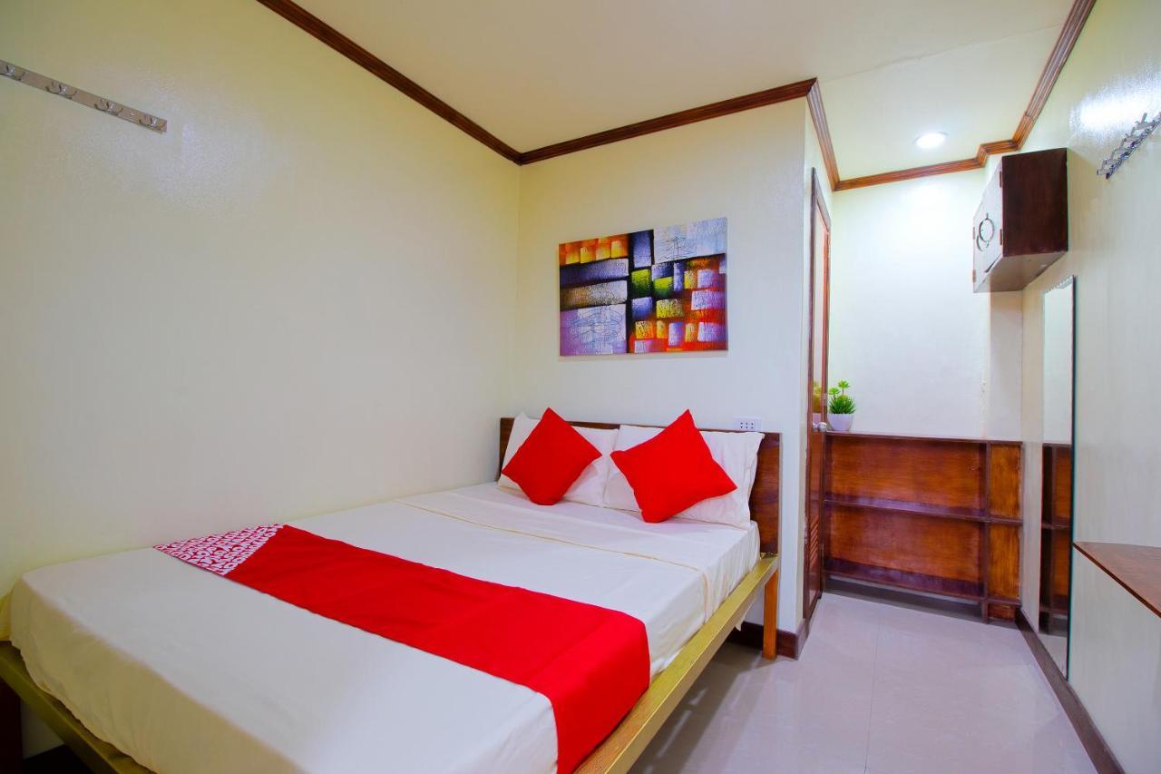 Oyo 788 Lisa'S Guesthouse Moalboal Esterno foto