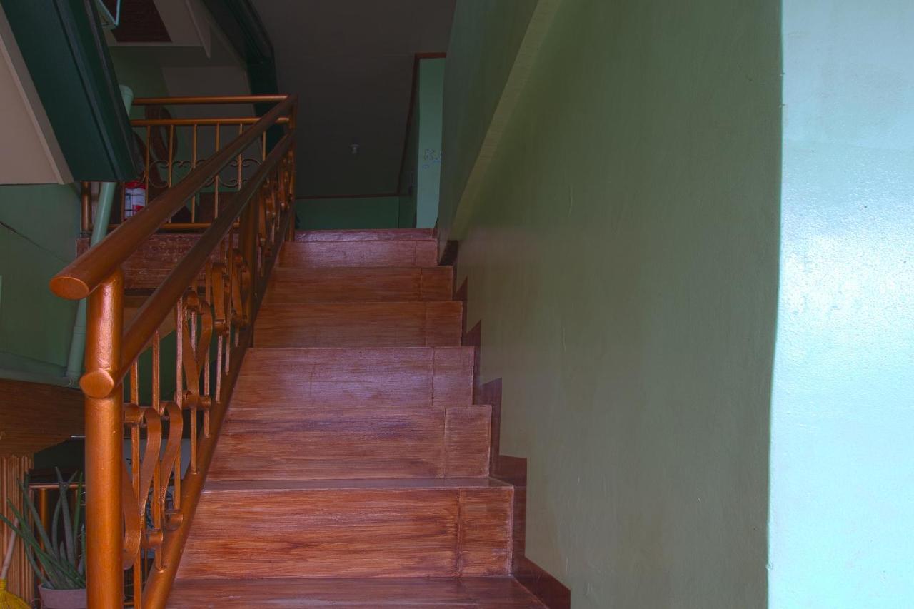 Oyo 788 Lisa'S Guesthouse Moalboal Esterno foto