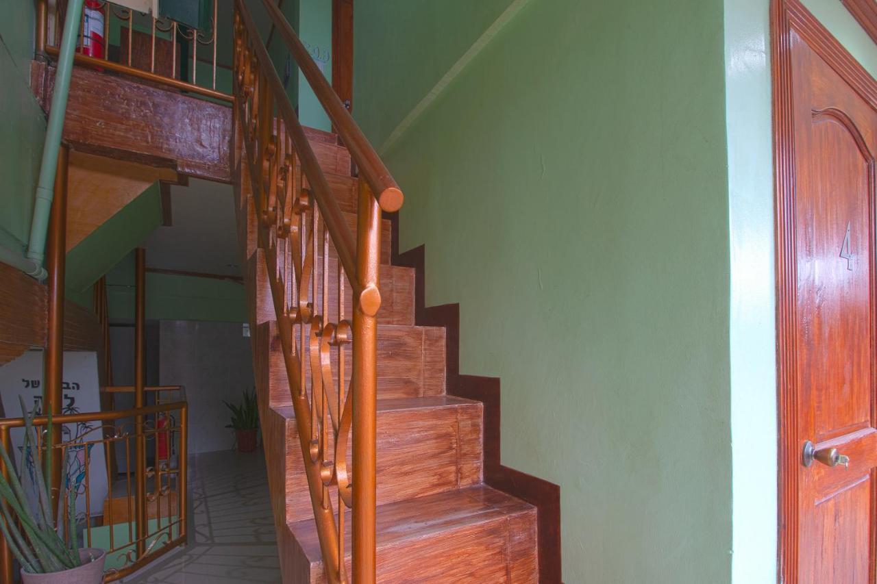 Oyo 788 Lisa'S Guesthouse Moalboal Esterno foto